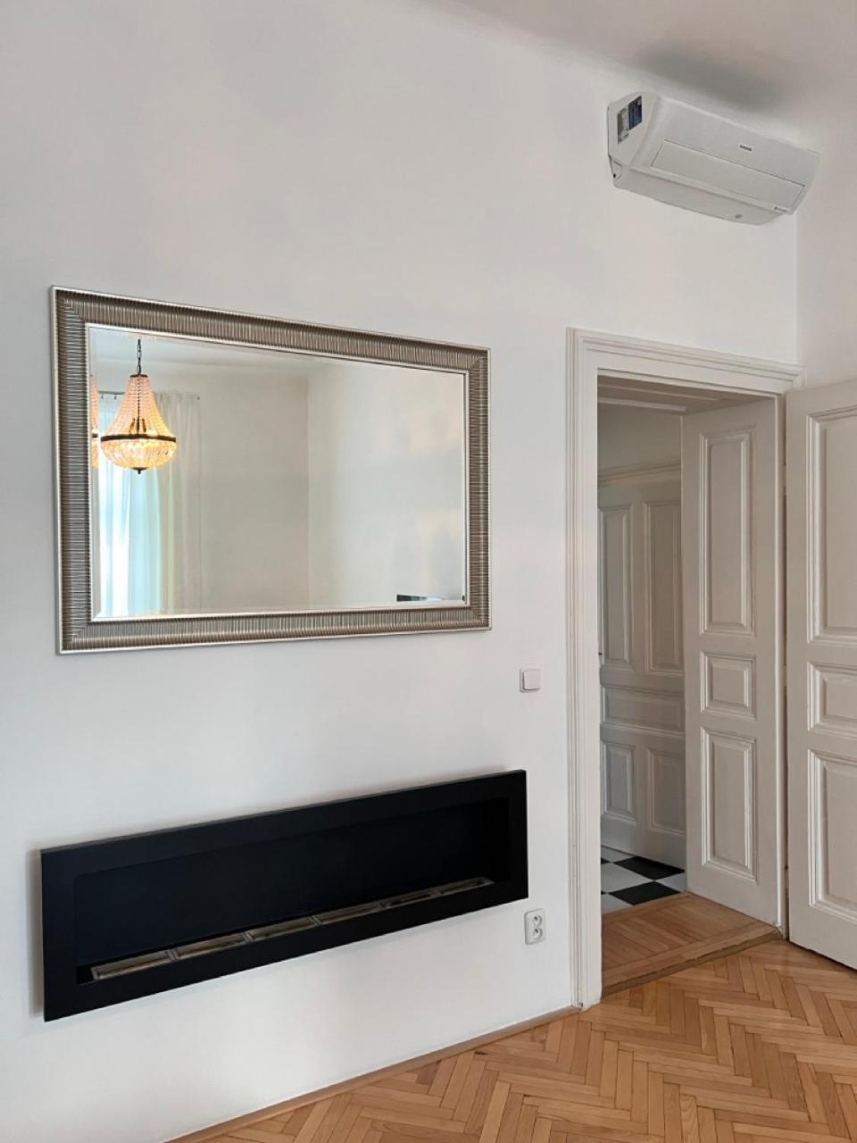 Stylish Flat In City Centre Братислава Экстерьер фото